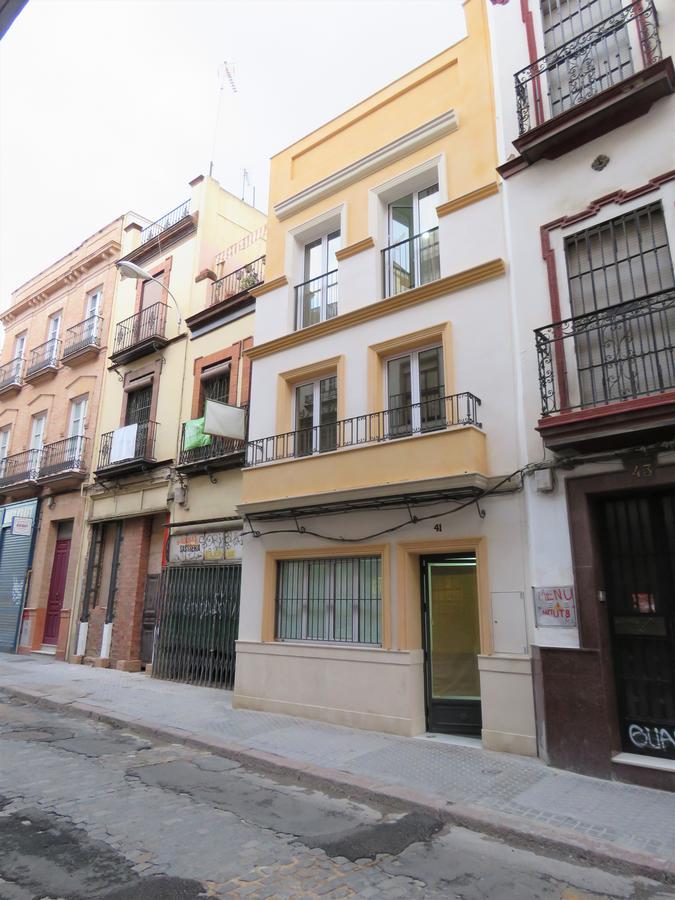 Living Hercules Apartment